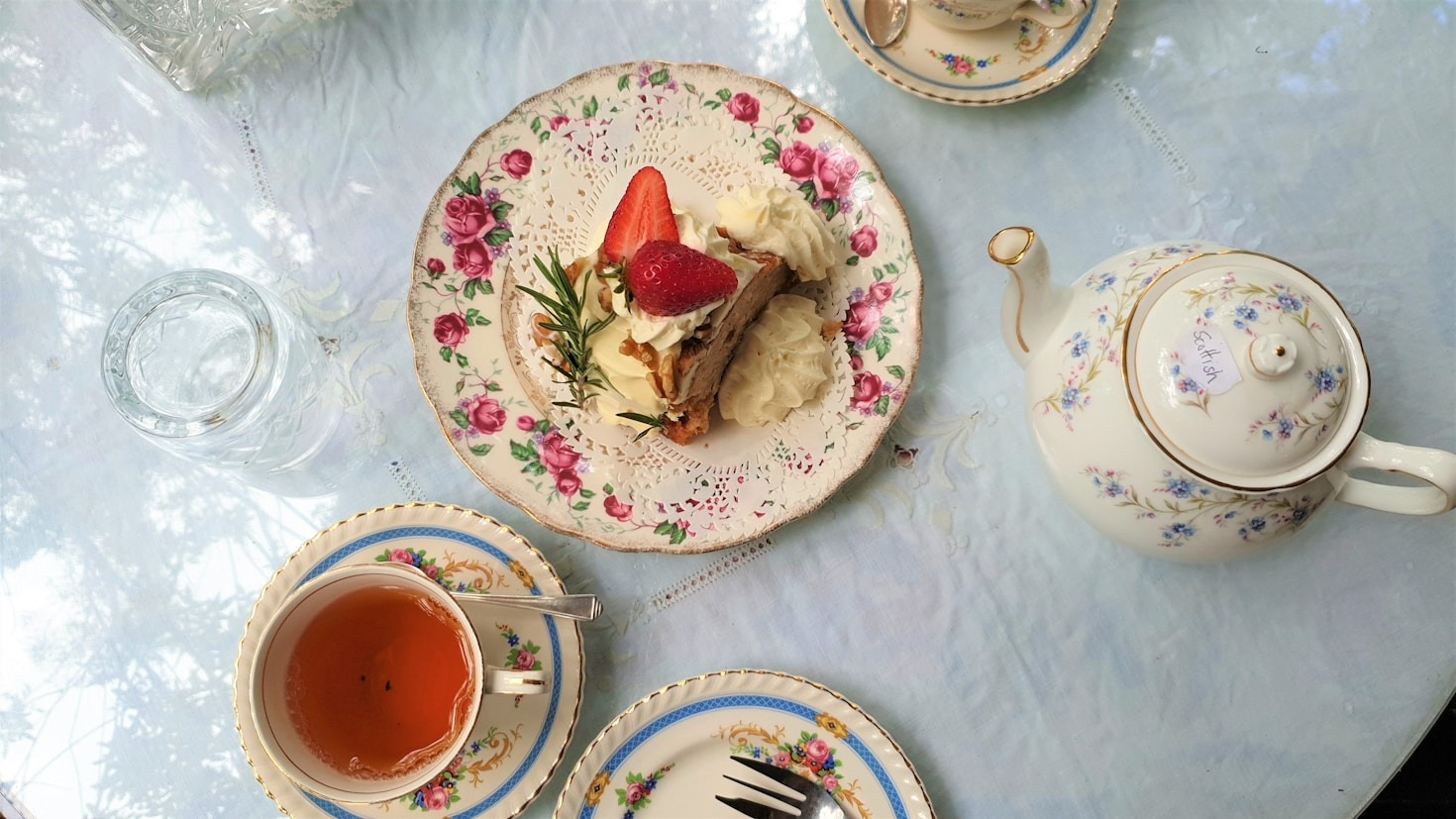 How to Master Decorative Cake Frosting Today